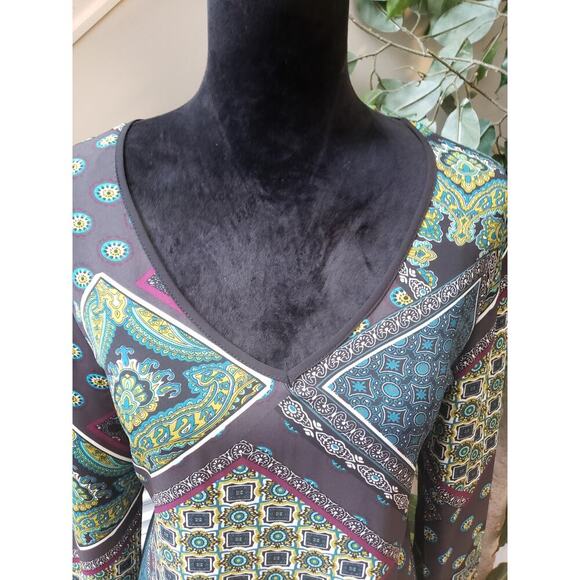 Chelsea & Theodore Blouse Top Women's Medium Multi Geo Print Lightweight V Neck - Picture 9 of 10